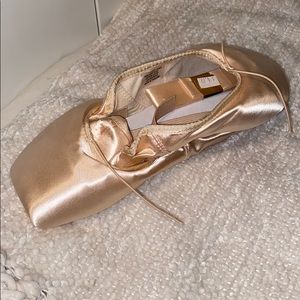Brand New Bloch Pointe Shoes
